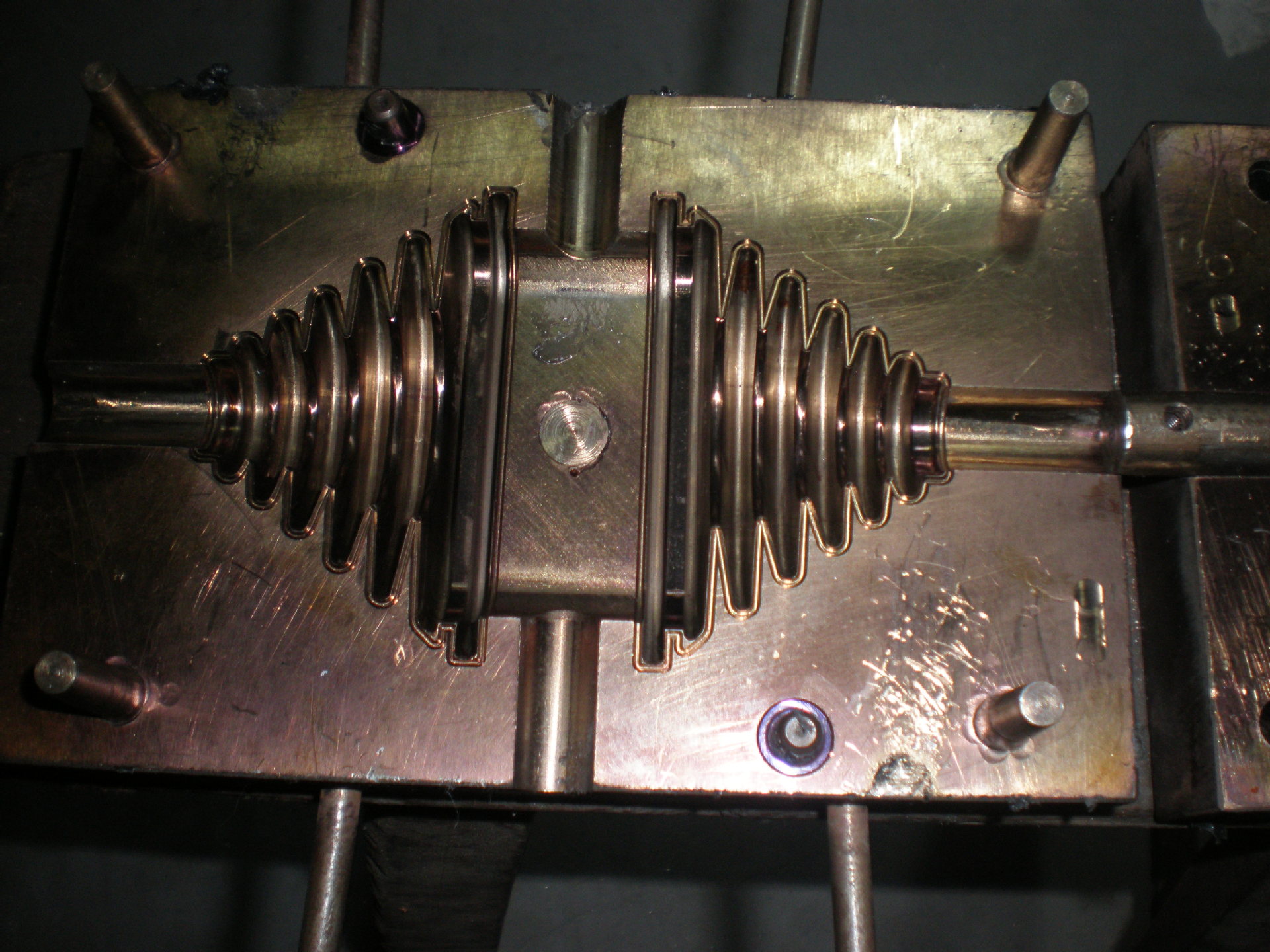 慈溪市长河莹楠模具厂 高品质硅橡胶模具与产品制造专家，专业让利销售